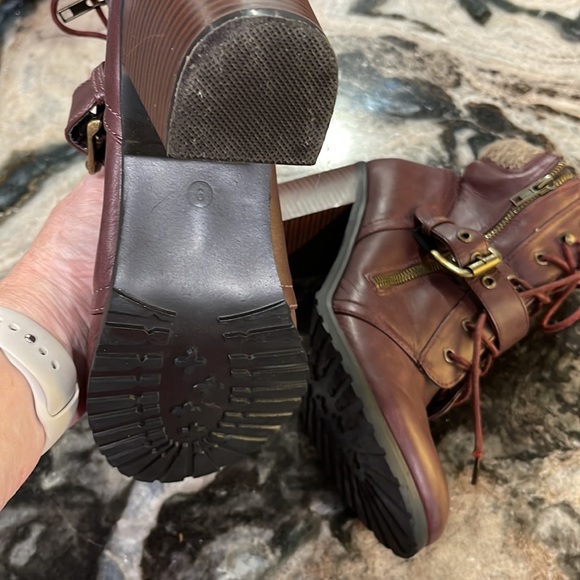 Just Fab Burgundy Ankle Boots - Picture 5 of 6